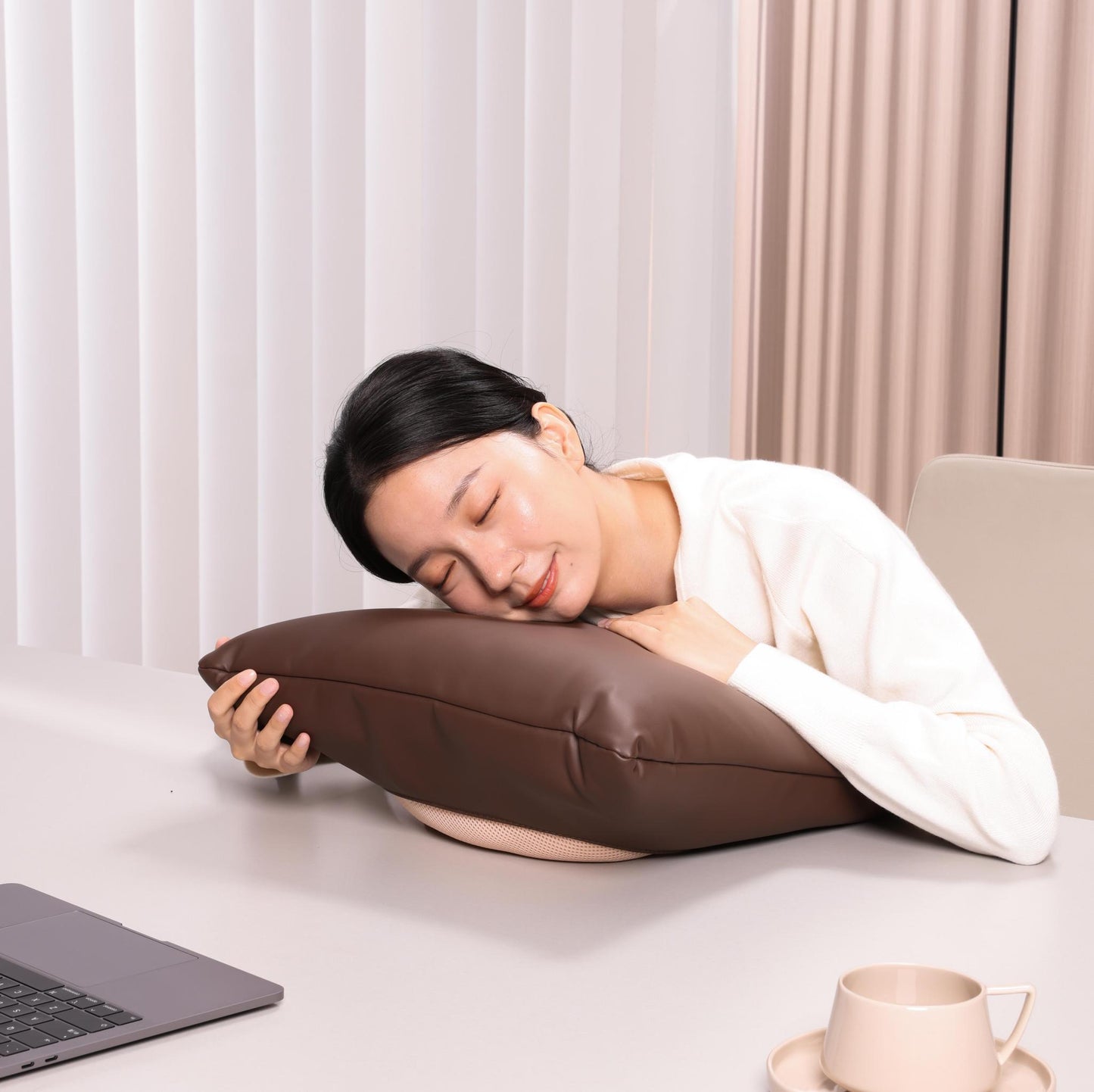 Breo - BM2001 Back Massager